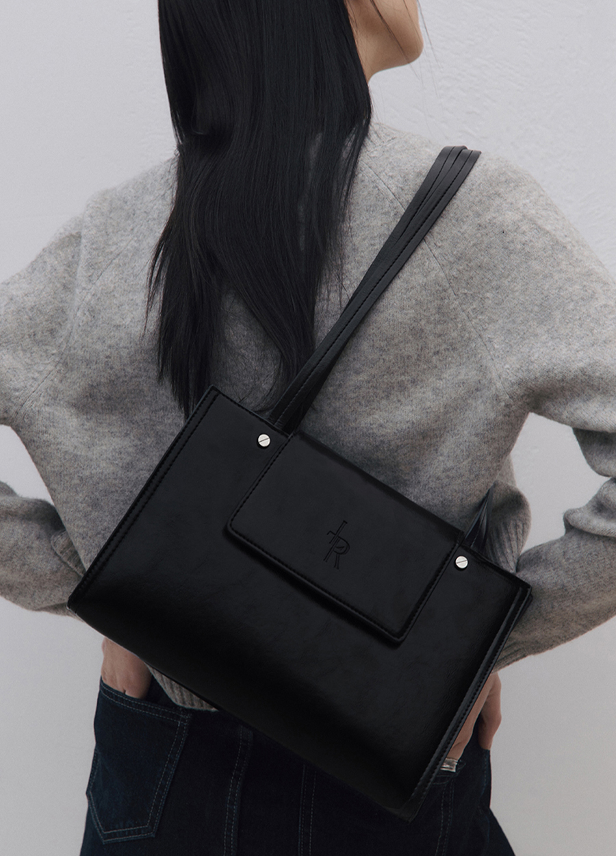 (M) Bolted Square Shoulder Bag [BLACK]