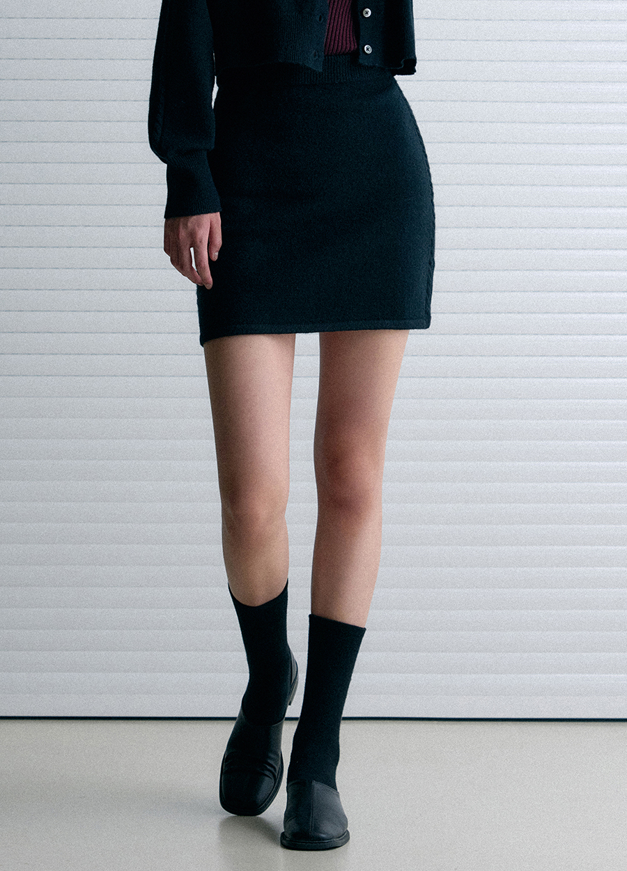 Line Cable Knit Mini-Skirt [BLACK]